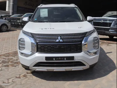 2025 متسوبيشي اوت لاندر