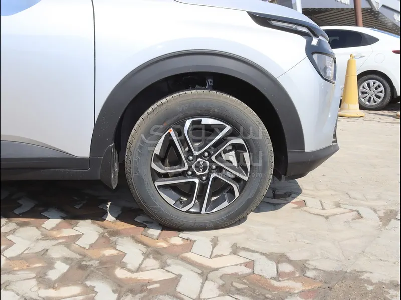 2025 كيا كارنز