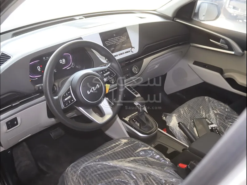 2025 كيا كارنز