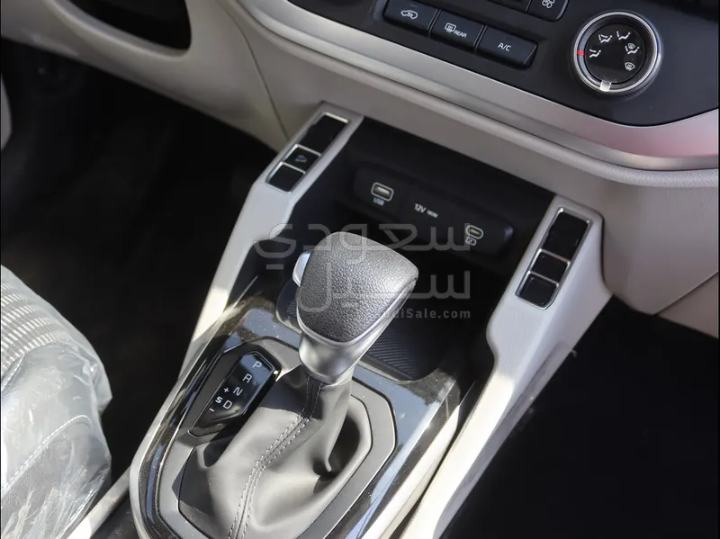 2025 كيا كارنز