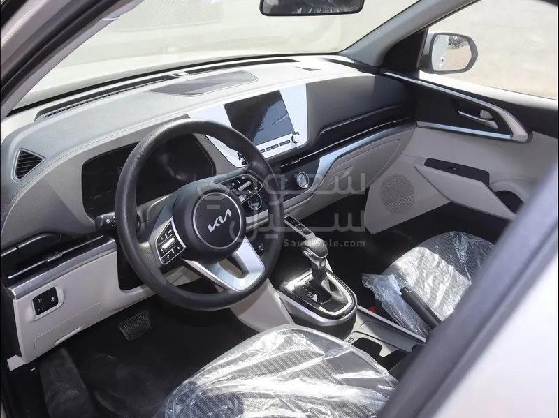 2025 كيا كارنز