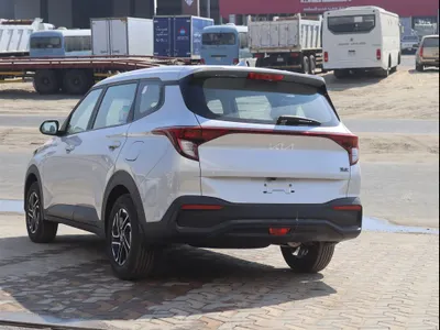 2025 كيا كارنز