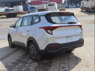 2025 كيا كارنز