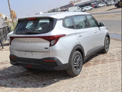 2025 كيا كارنز