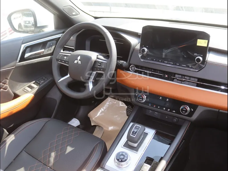 2025 متسوبيشي اوت لاندر