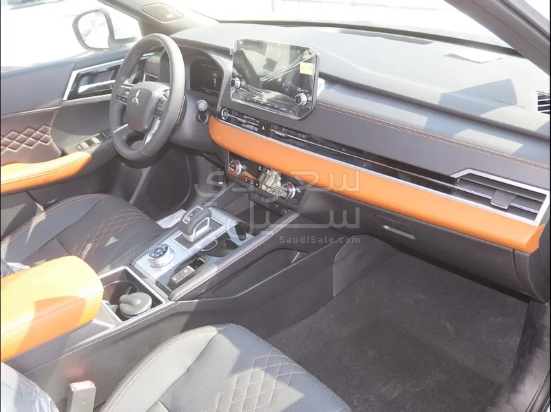 2025 متسوبيشي اوت لاندر