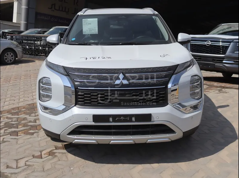 2025 متسوبيشي اوت لاندر