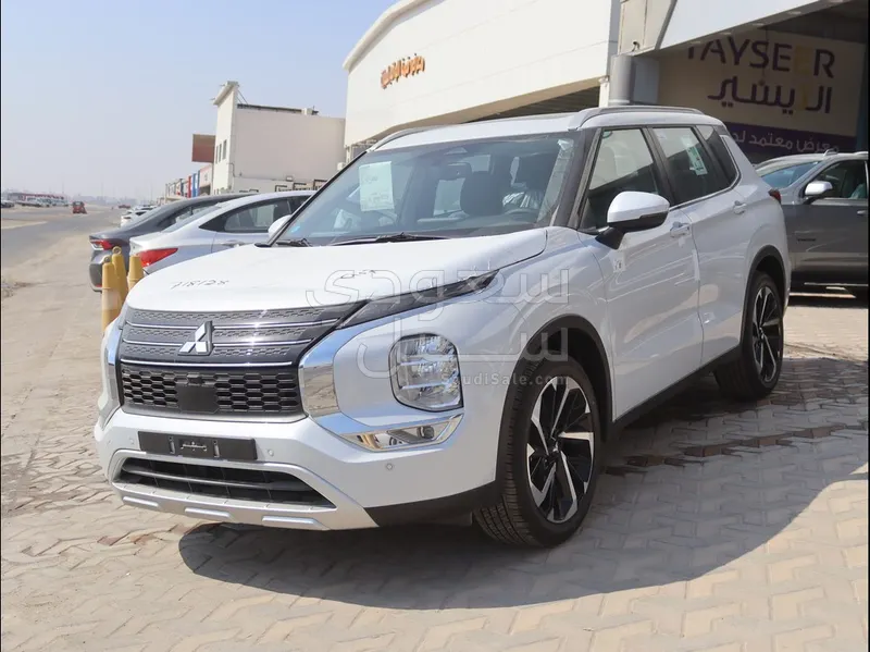 2025 متسوبيشي اوت لاندر
