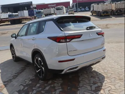 2025 متسوبيشي اوت لاندر