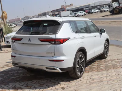 2025 متسوبيشي اوت لاندر