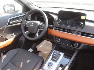 2025 متسوبيشي اوت لاندر