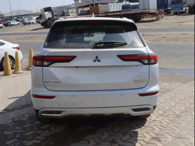 2025 متسوبيشي اوت لاندر