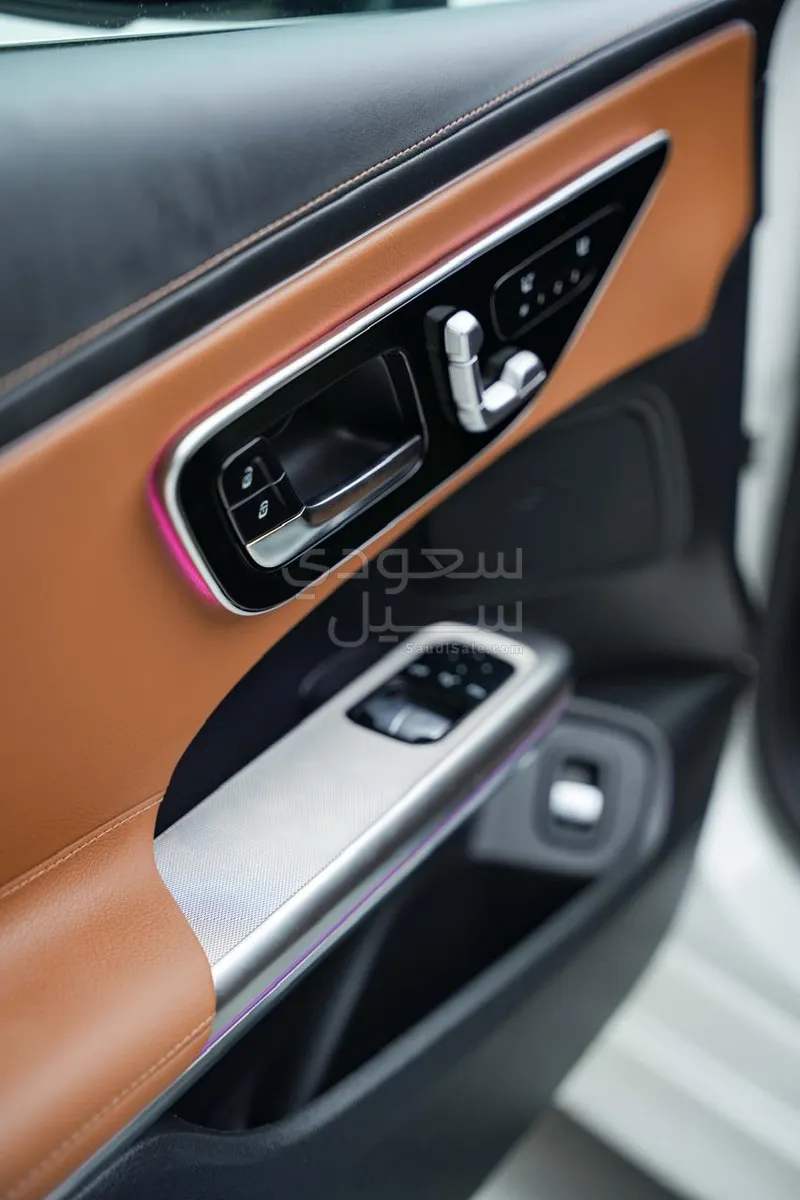 2025 مرسيدس - بنز سي إل إي 200