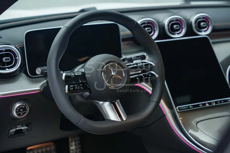 2025 مرسيدس - بنز سي إل إي 200