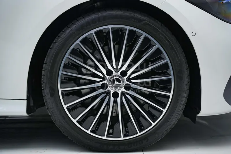 2025 مرسيدس - بنز سي إل إي 200