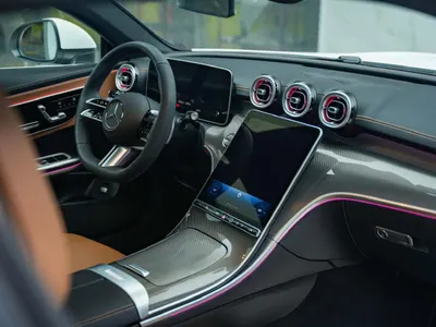 2025 مرسيدس - بنز سي إل إي 200