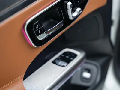 2025 مرسيدس - بنز سي إل إي 200