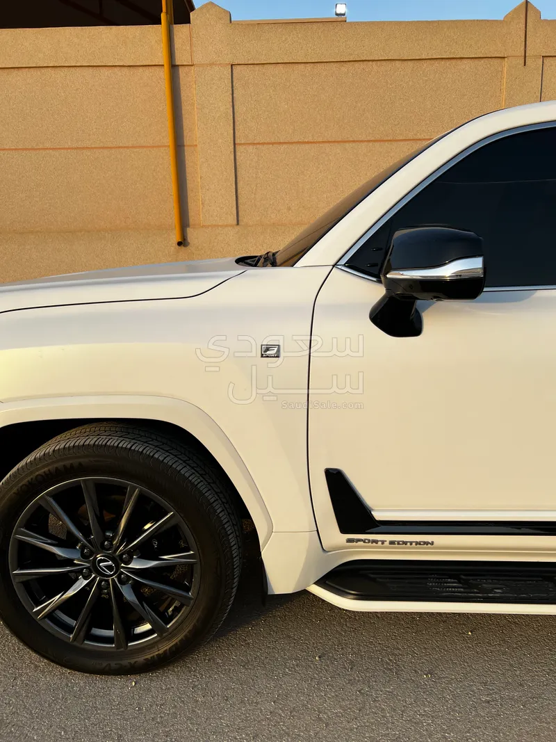 2024 لكزس إل إكس 600 إف