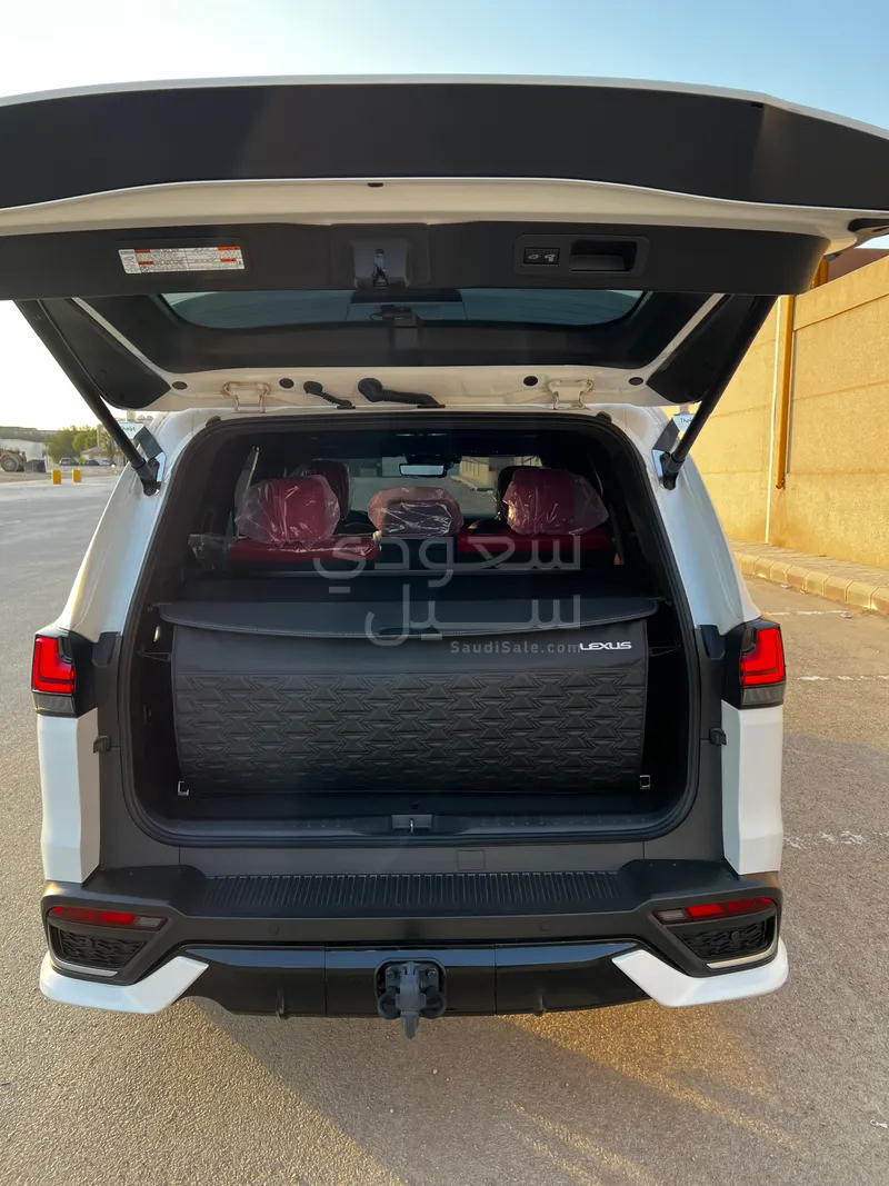 2024 لكزس إل إكس 600 إف