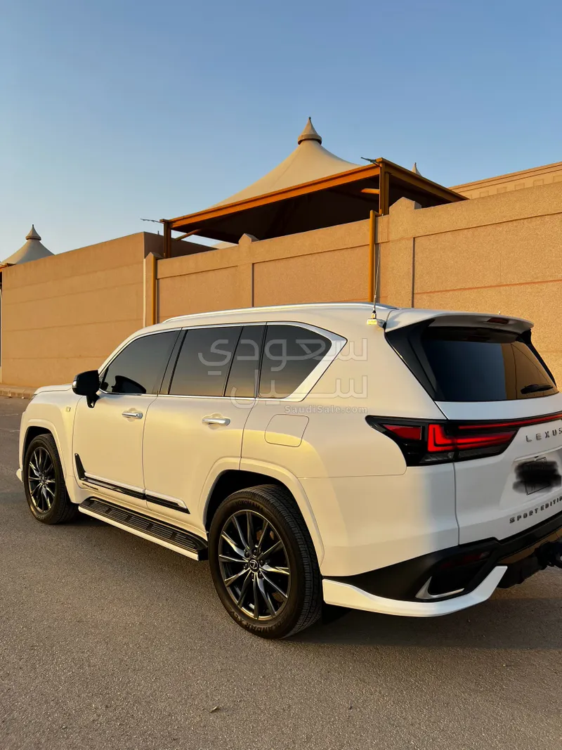 2024 لكزس إل إكس 600 إف