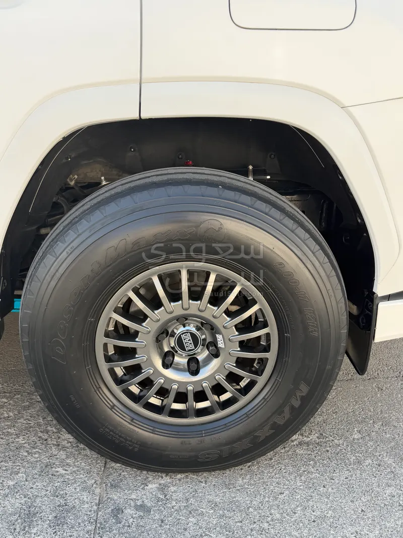 2024 لكزس إل إكس 600 إف