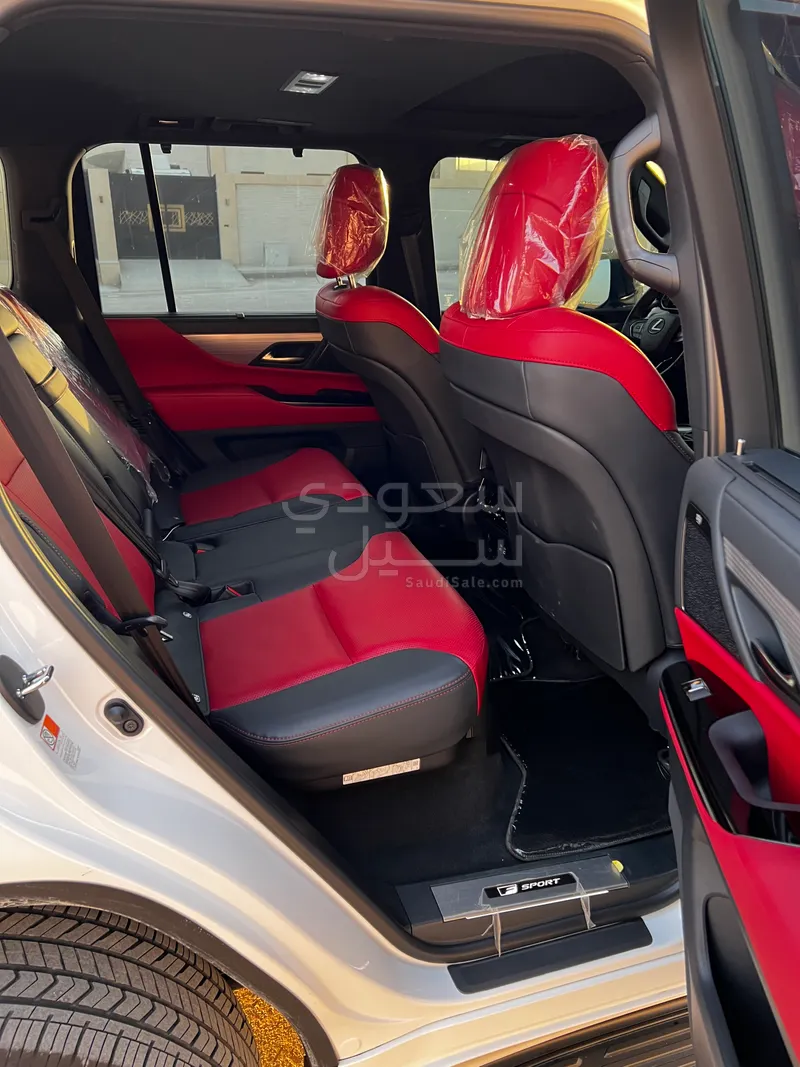 2024 لكزس إل إكس 600 إف