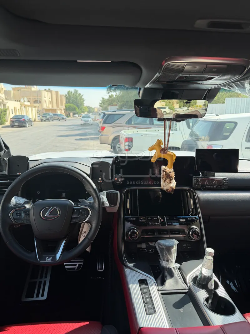 2024 لكزس إل إكس 600 إف