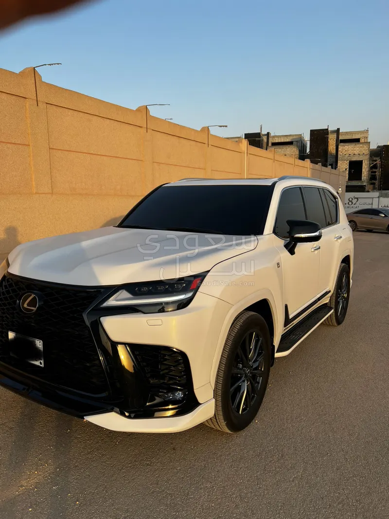 2024 لكزس إل إكس 600 إف