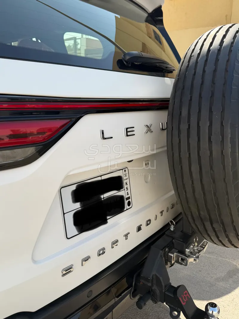 2024 لكزس إل إكس 600 إف