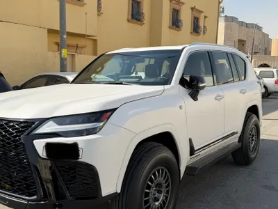 2024 لكزس إل إكس 600 إف