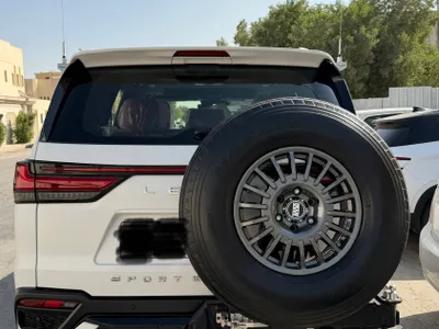 2024 لكزس إل إكس 600 إف