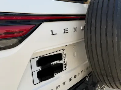 2024 لكزس إل إكس 600 إف