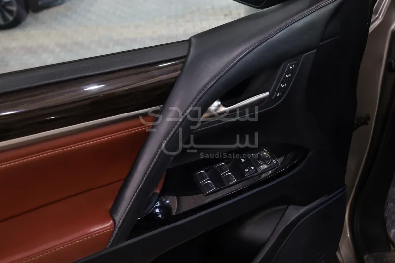 2018 لكزس إل إكس 570 اس