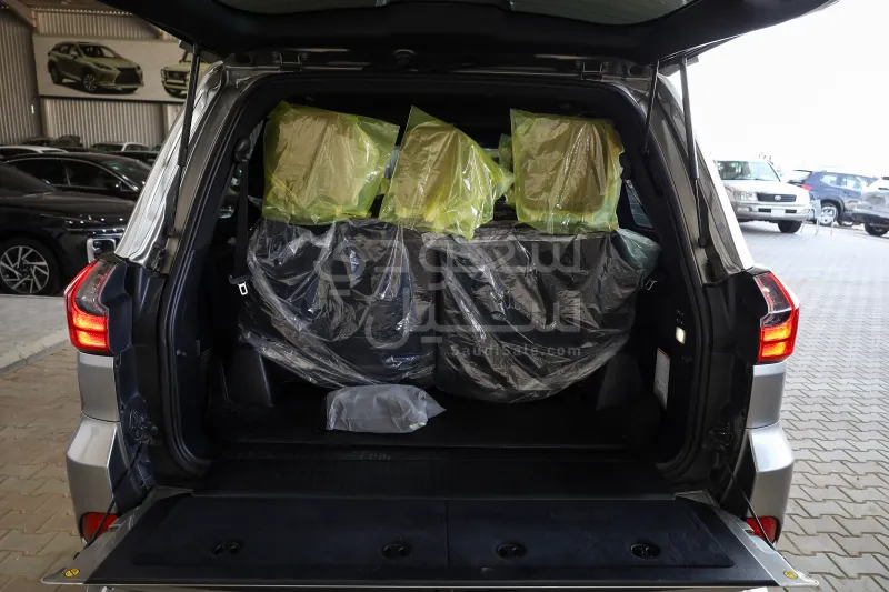 2018 لكزس إل إكس 570 اس