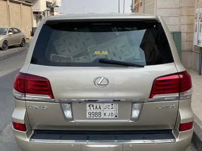 2013 لكزس إل إكس 570