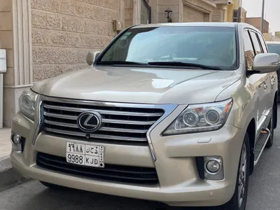 2013 لكزس إل إكس 570