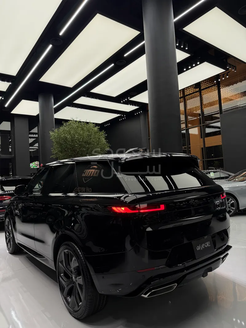 2025 لاند روفر رينج روفر سبورت اتش اس اي
