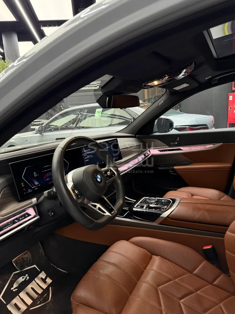 2025 بي ام دبليو الفئة السابعة 735أي