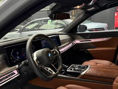 2025 بي ام دبليو الفئة السابعة 735أي