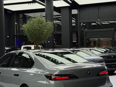 2025 بي ام دبليو الفئة السابعة 735أي