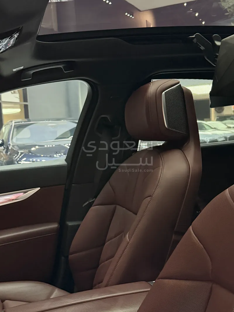 2025 بي ام دبليو الفئة السابعة 735أي