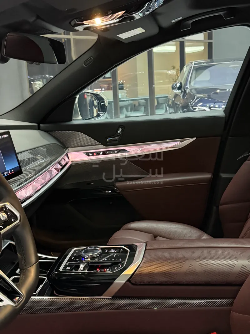 2025 بي ام دبليو الفئة السابعة 735أي