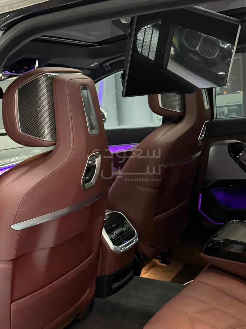 2025 بي ام دبليو الفئة السابعة 735أي