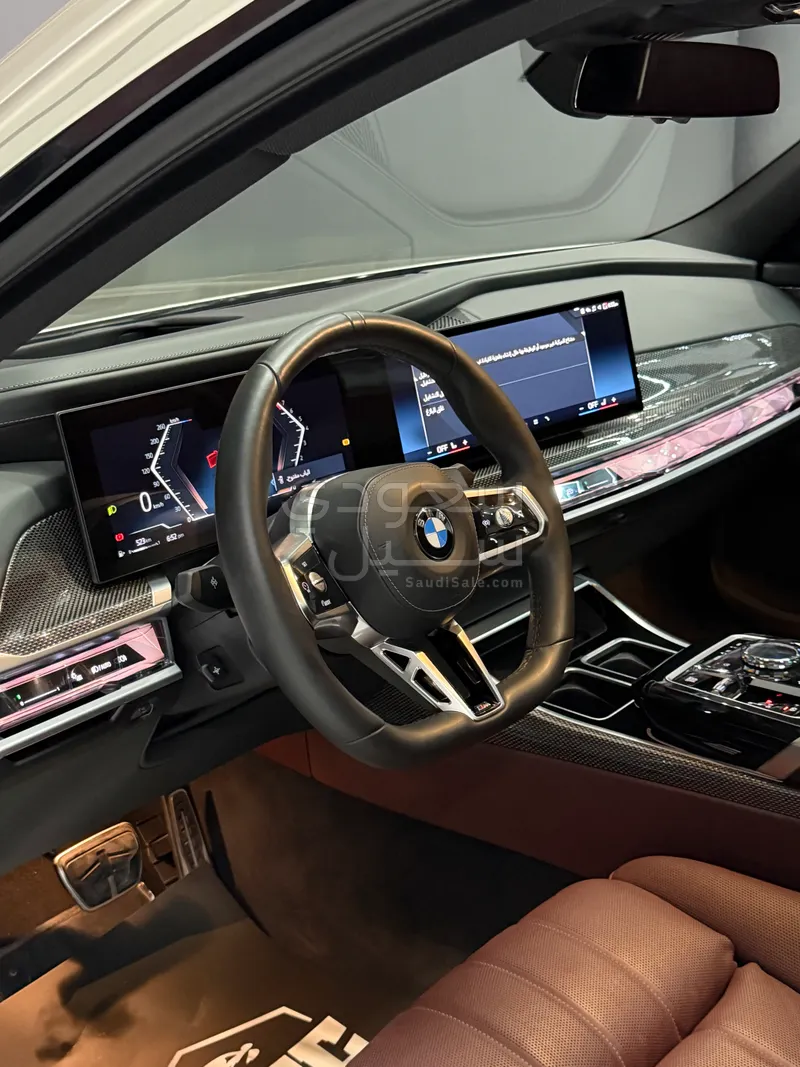 2025 بي ام دبليو الفئة السابعة 735أي