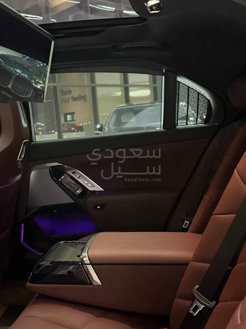 2025 بي ام دبليو الفئة السابعة 735أي