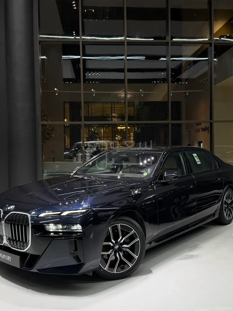 2025 بي ام دبليو الفئة السابعة 735أي