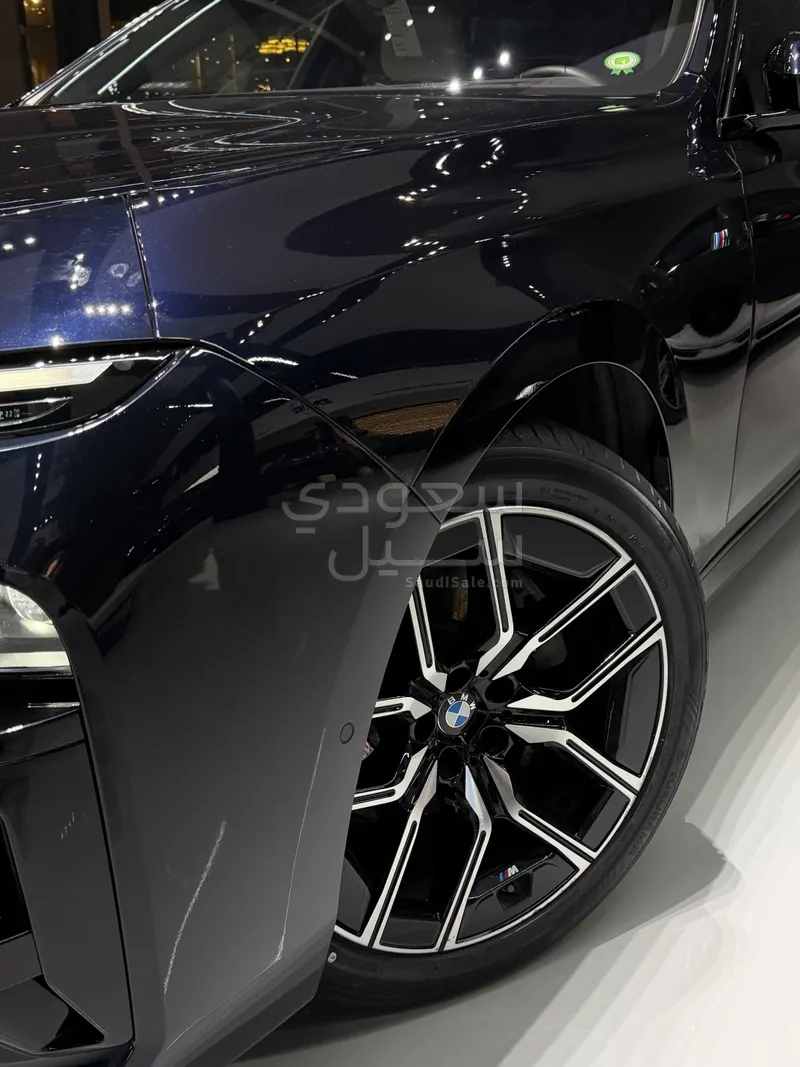 2025 بي ام دبليو الفئة السابعة 735أي