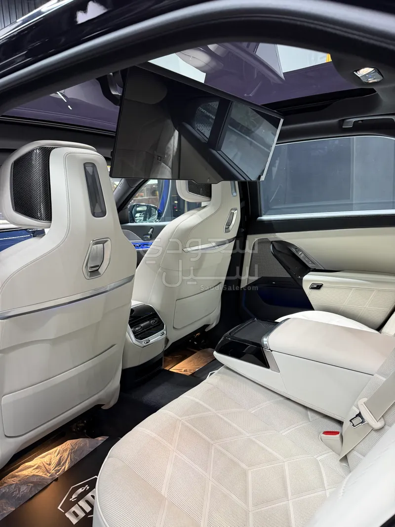 2025 بي ام دبليو الفئة السابعة 735أي