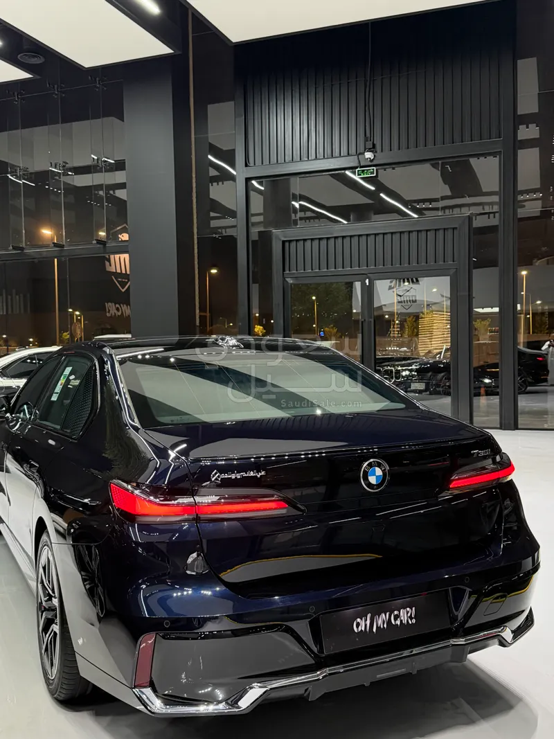 2025 بي ام دبليو الفئة السابعة 735أي