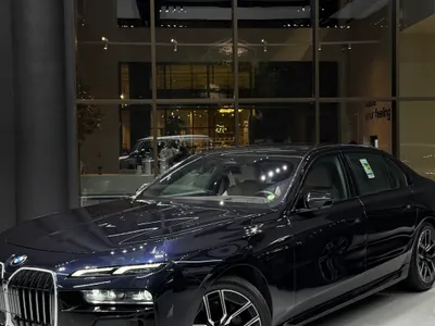 2025 بي ام دبليو الفئة السابعة 735أي